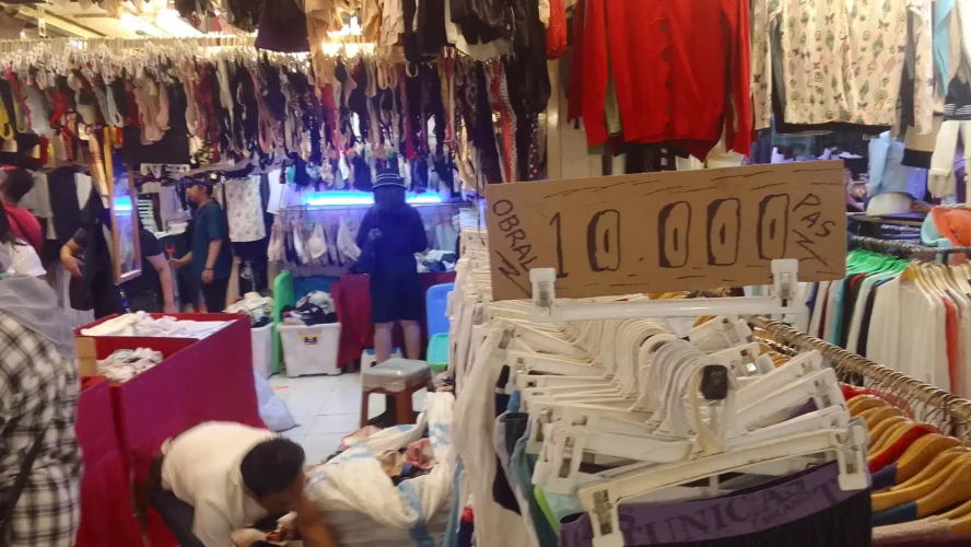 Belanja thrifting